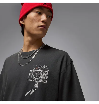 Футболка чоловіча Nike Brk Svv Ovsz Gfx Ss Crew Black IB3297-045