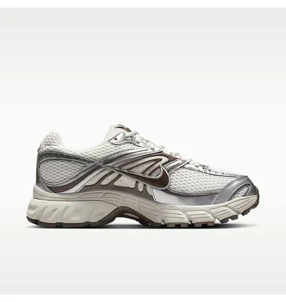 Кросівки жіночі Nike W Air Max Moto 2K White/Metallic IO1915-030