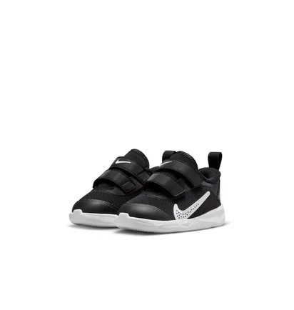 Кросівки дитячі Nike Omni Multi-Court Black DM9028-002
