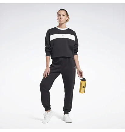 Спортивный костюм женский Reebok Identity Black Ht8054