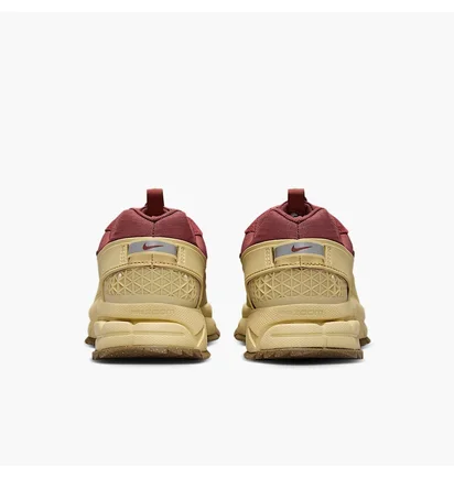 Кроссовки женские Nike Zoom Vomero Roam Team Brown/Beige HQ2181-700