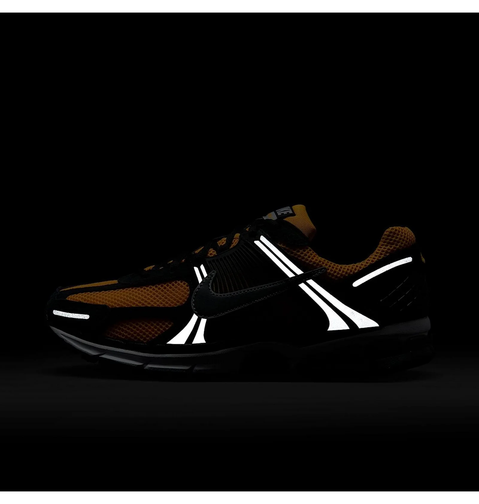 ᐉ Кросівки чоловічі Nike Zoom Vomero 5 Black/Orange IF6211-700
