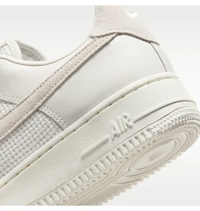 Кросівки жіночі Nike Air Force 1 07 Beige IQ0275-030
