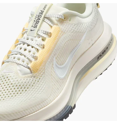 Кросівки жіночі Nike Zoomx Pegasus Premium Beige HQ2593-104