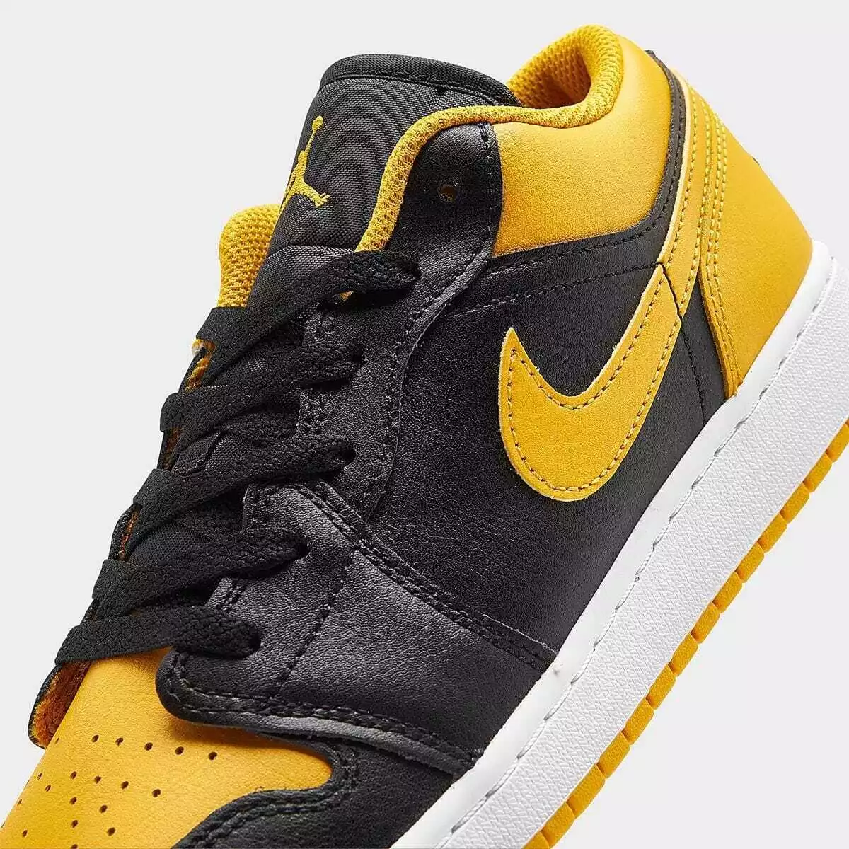 Кроссовки детские Air Jordan 1 Low Gs Yellow/Black 553560-072